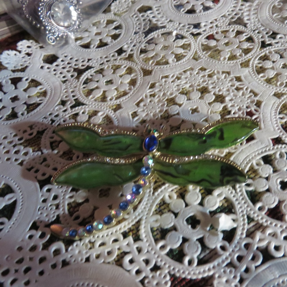 Beutiful rinestone and glass stone Dragonfly pin